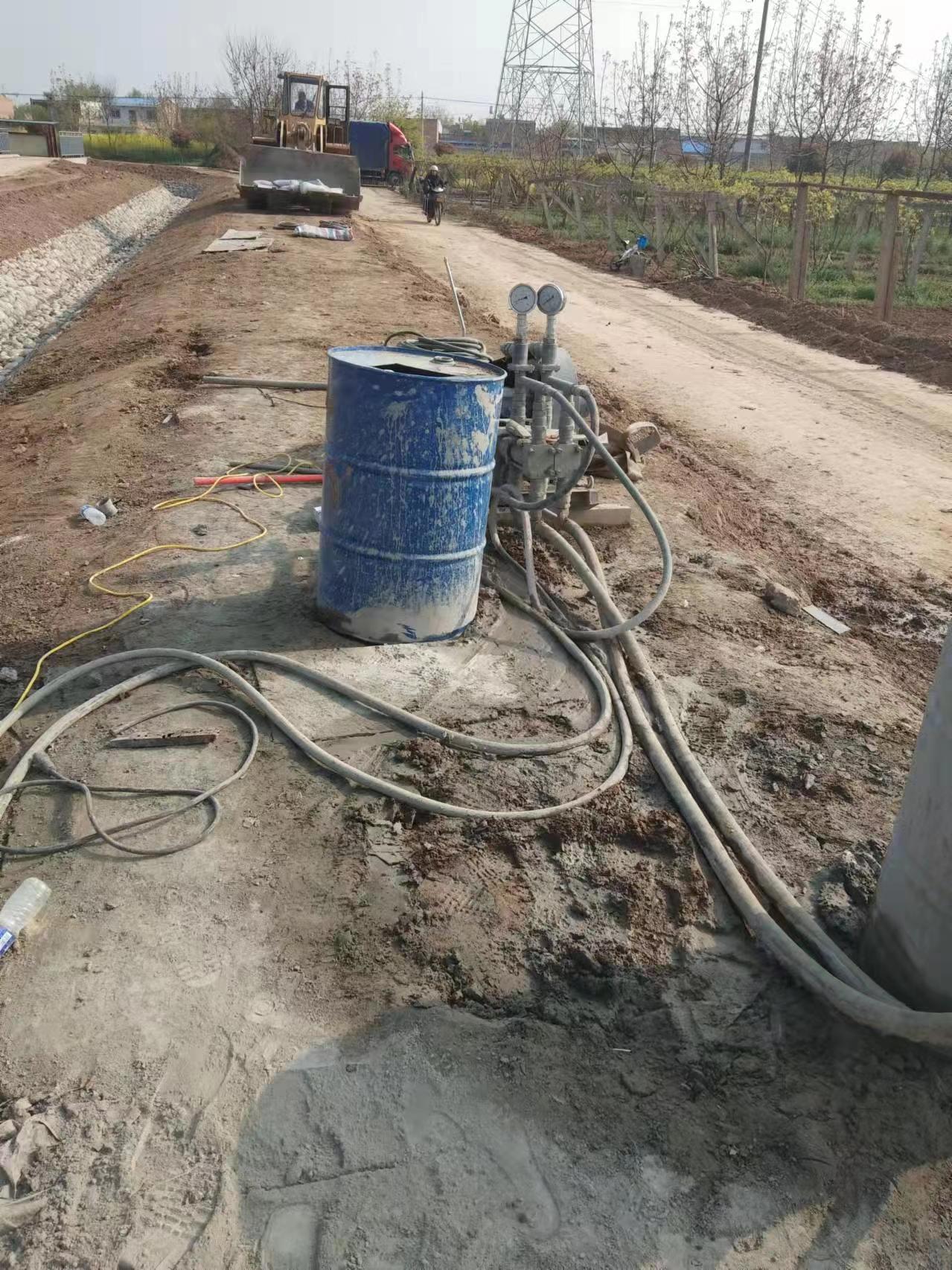 多文镇顶管注浆